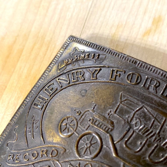 HENRY FORD MODEL T BRASS BELT BUCKLE VTG EUC 3-1/2 x 2” - Picture 4 of 6